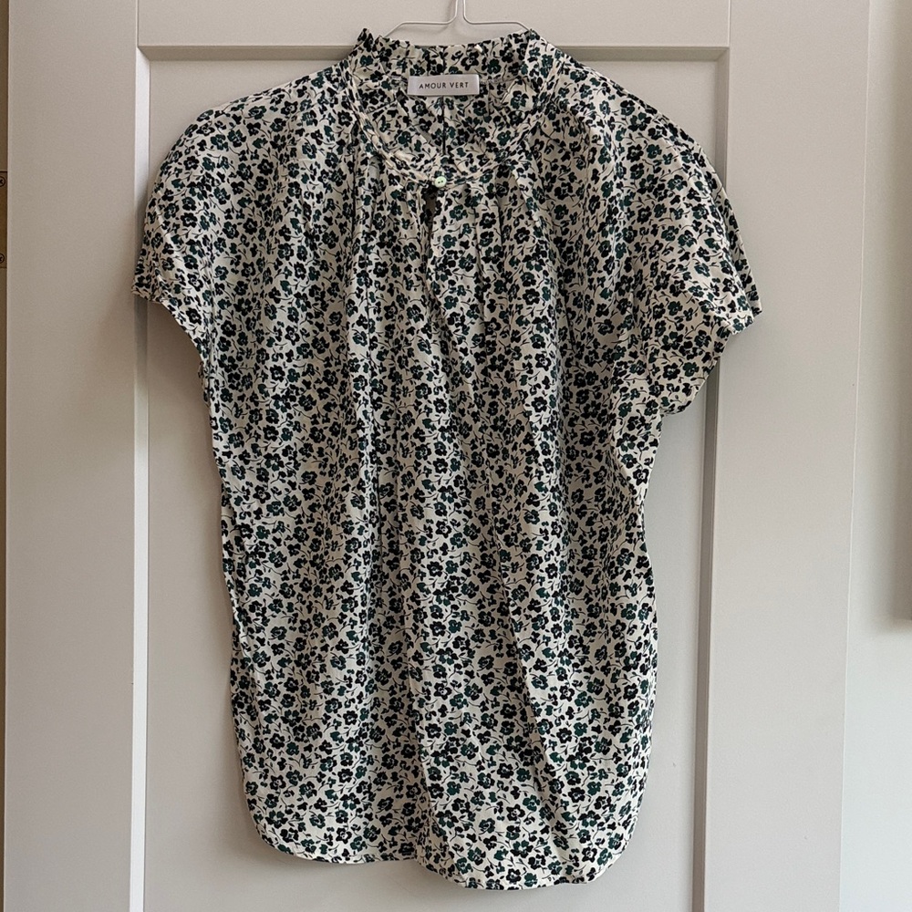 Amour Vert Cream Floral Short-Sleeve Silk Blouse